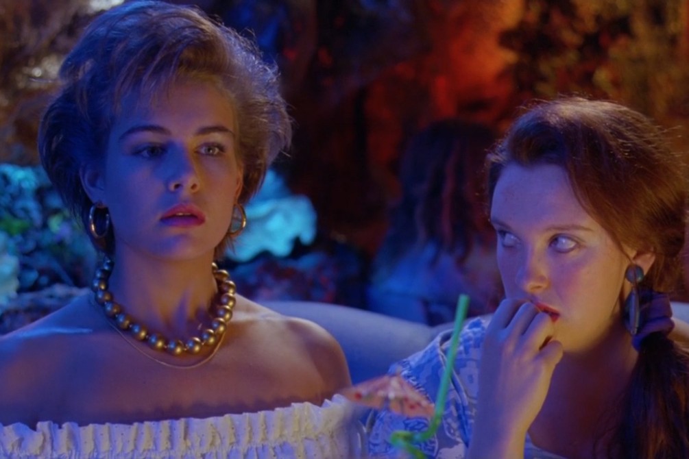 Muriel's Wedding | Music Box Theatre